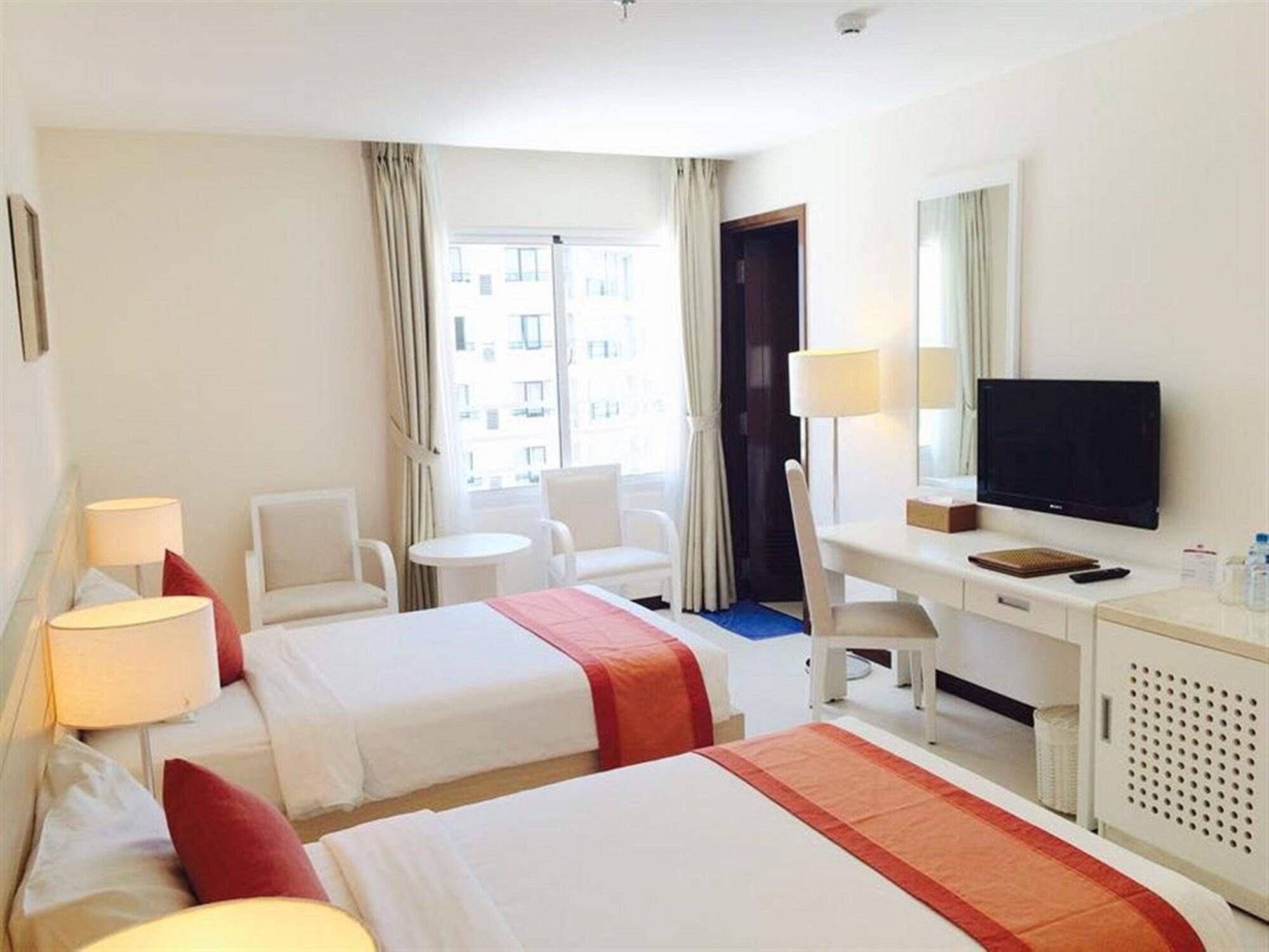Nhi Phi Hotel Нячанг Экстерьер фото