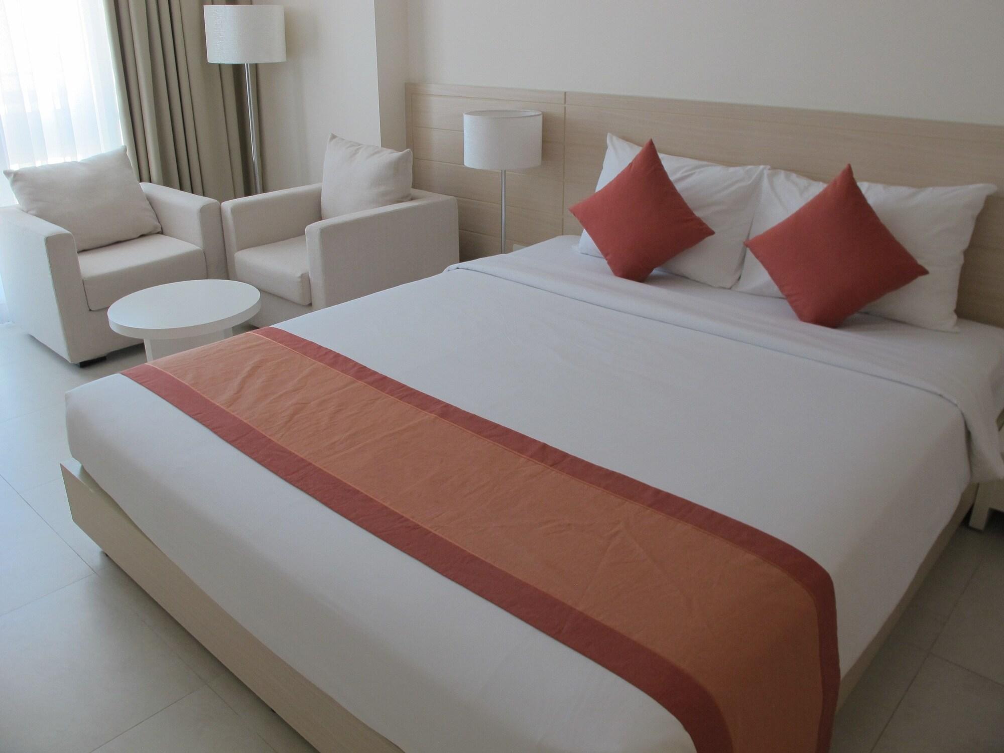 Nhi Phi Hotel Нячанг Экстерьер фото