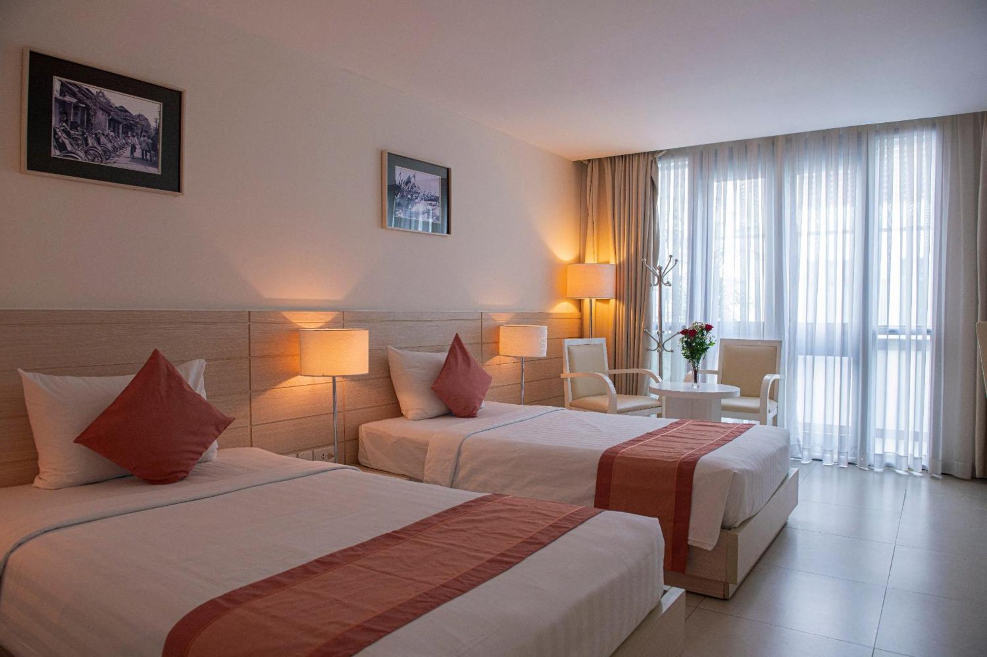 Nhi Phi Hotel Нячанг Экстерьер фото