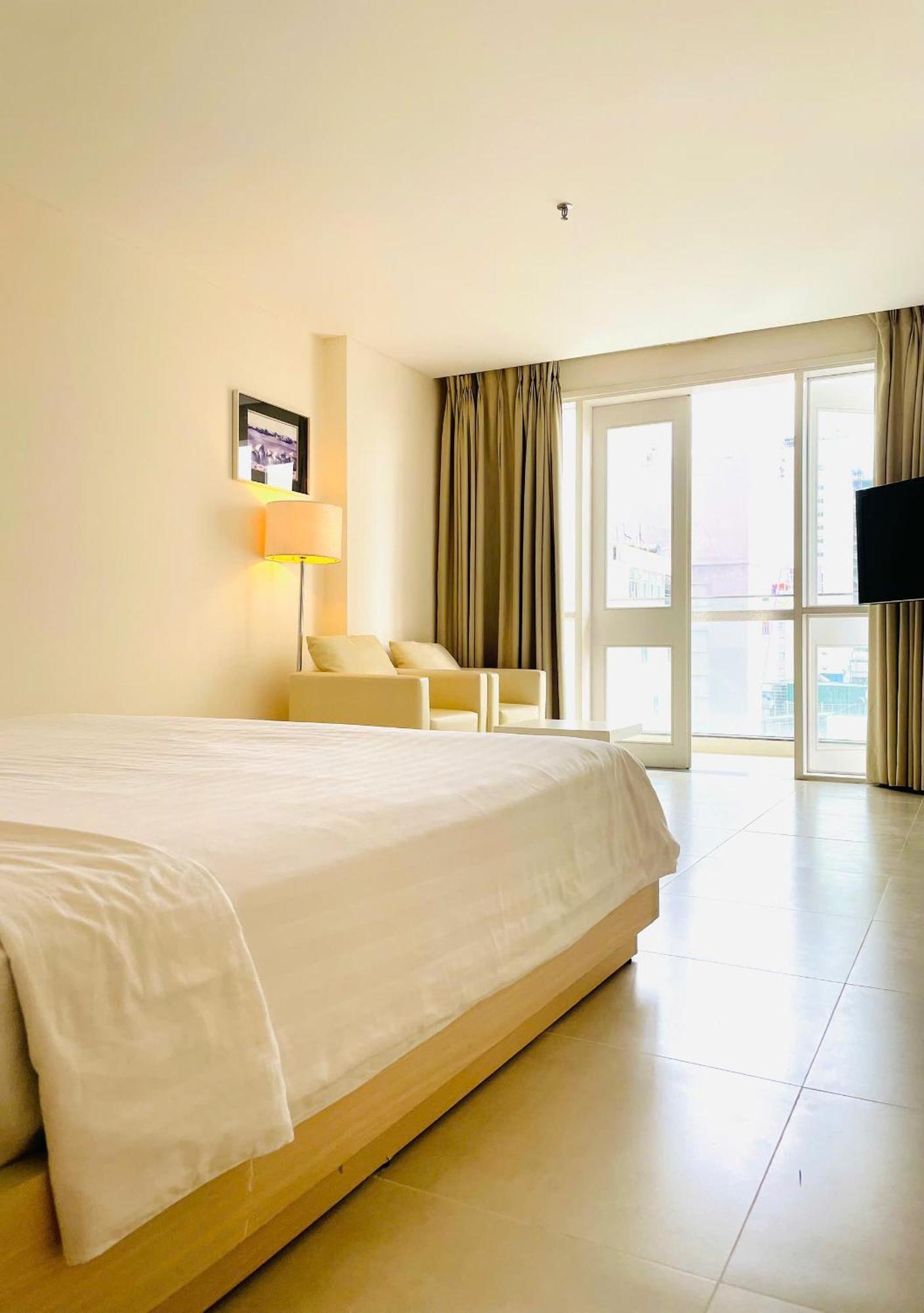 Nhi Phi Hotel Нячанг Экстерьер фото