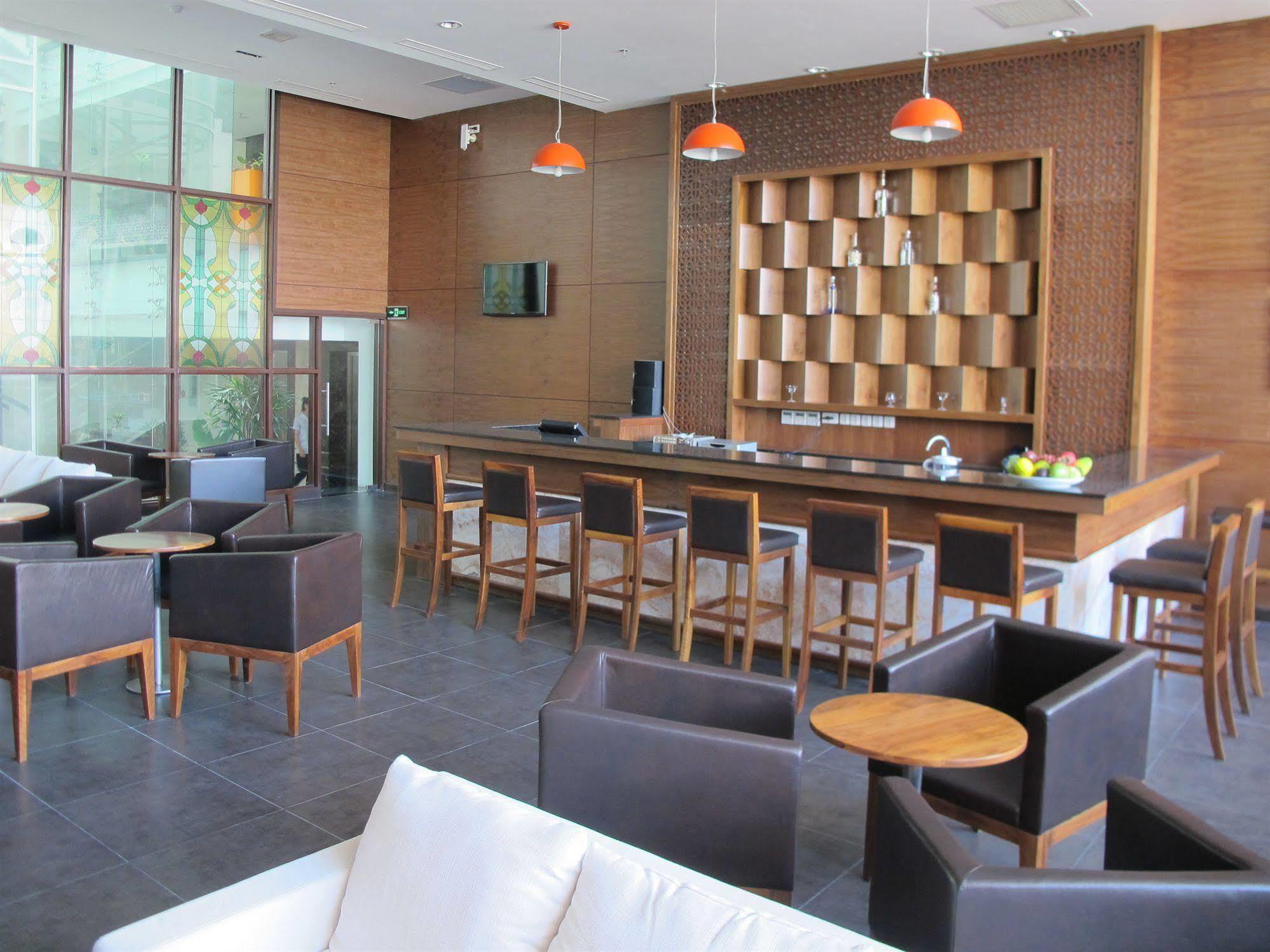 Nhi Phi Hotel Нячанг Экстерьер фото